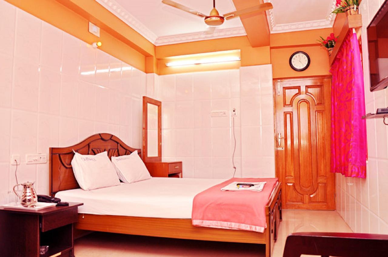Nb Palace Madras Buitenkant foto